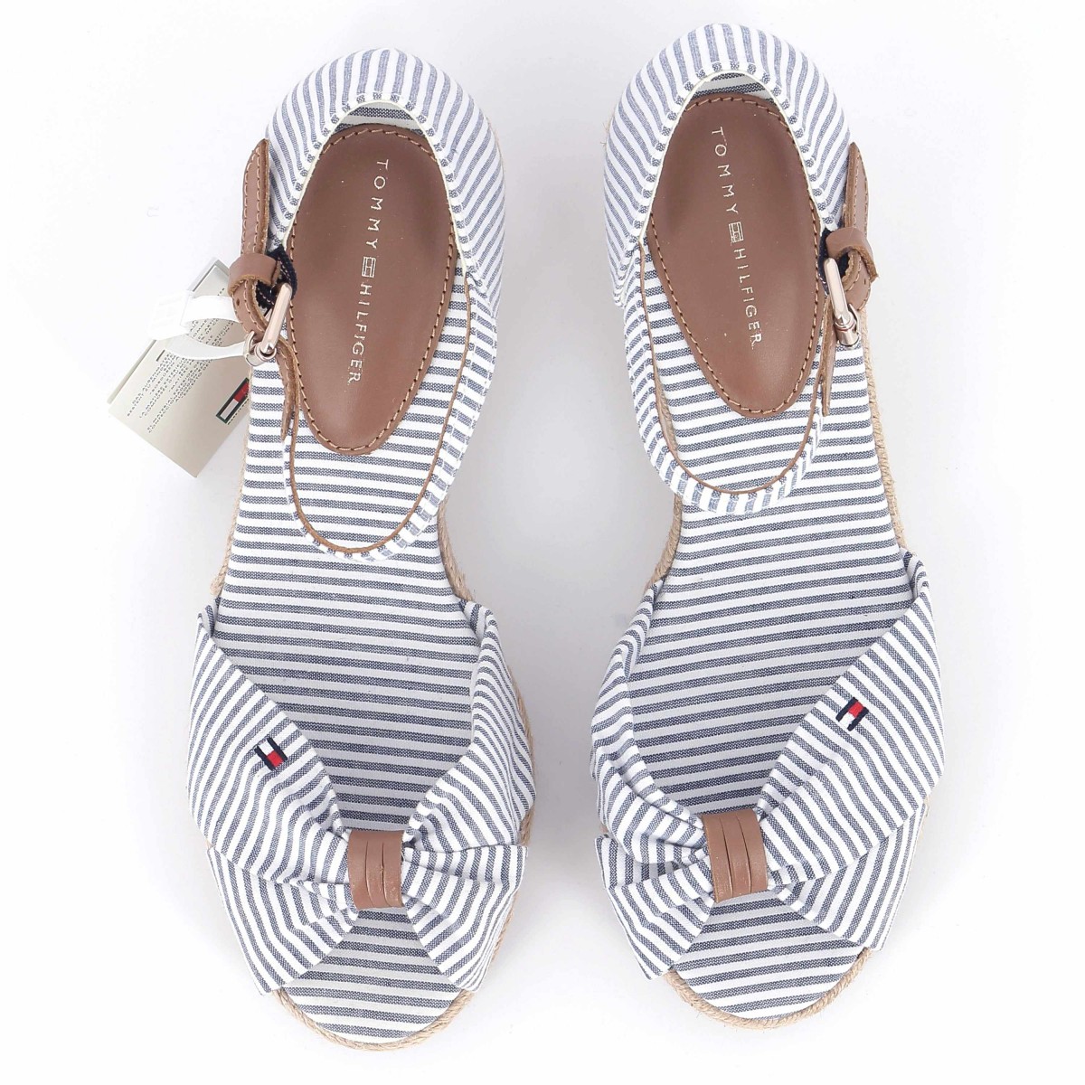 Sandales compensées TOMMY HILFIGER rayées bleu et blanc - Matière noble 64.90€