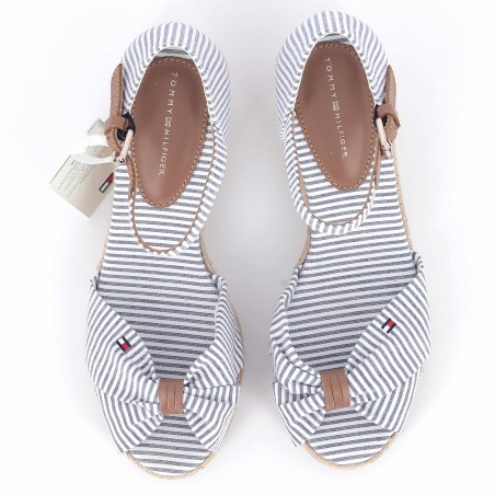 Sandales compensées TOMMY HILFIGER rayées bleu et blanc - Matière noble 64.90€