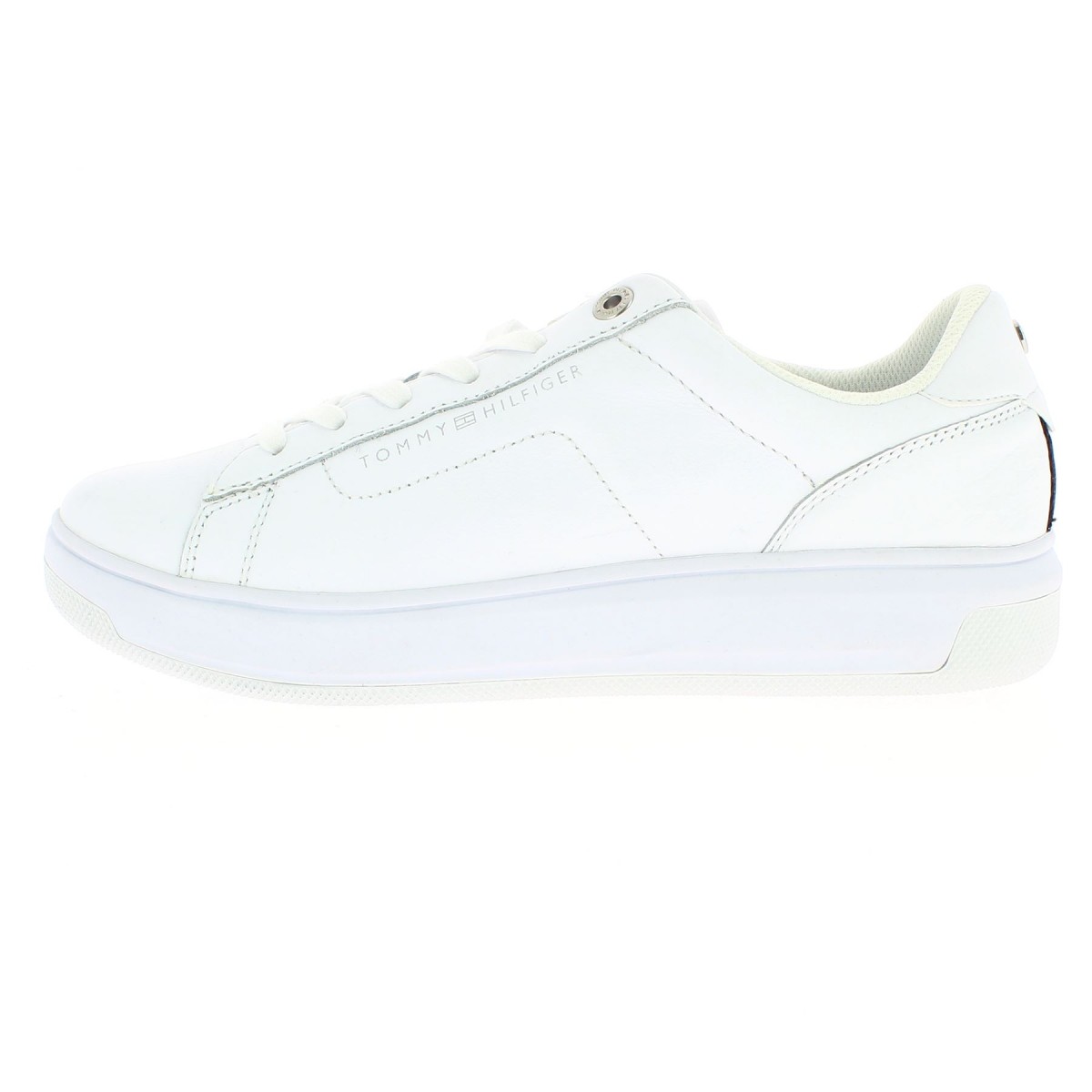 BASKET FEMME TOMMY HILFIGER LEATHER BLANCHE- MATIERE NOBLE 59€
